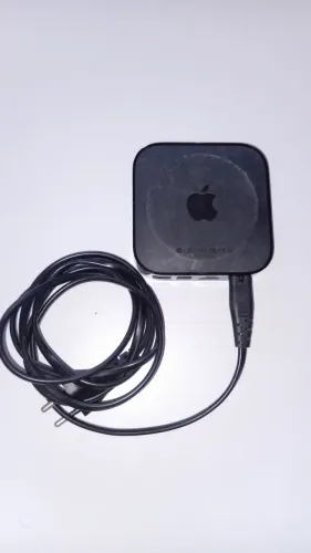 Apple TV 3ª Geração + Controle Apple Remote Alumínio + Cabo de Força (Usada)