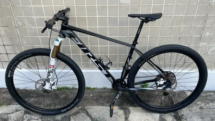 BIKE MTB First Athymus 29 - Configuração Premium (Fox Kashima + SRAM 11V)