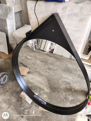 Espelho com moldura preto modelo gota de 80 cm 