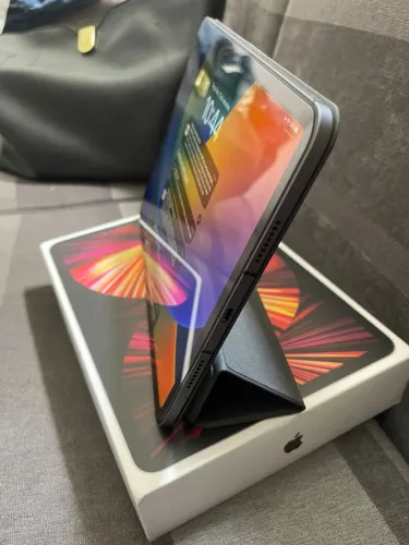Ipad pro m3 11 polegadas com 1 tb de armazenamento + Apple pencil + capa Apple teclado
