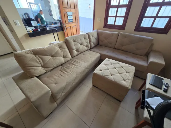 Sofá em L creme