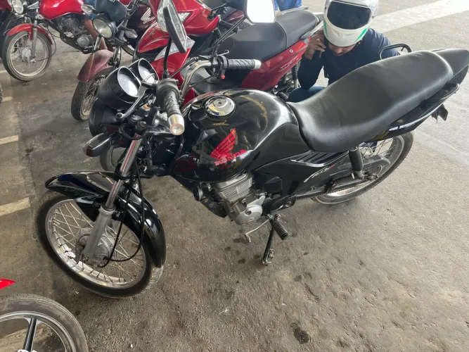 Vendo fan 150 no jeito transferir com dois escape