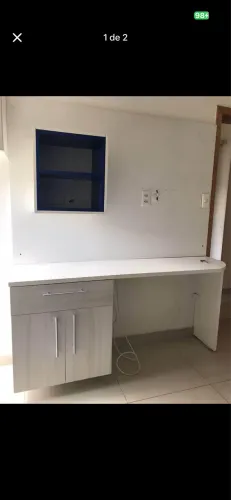 Escrivaninha branca em MDF /painel