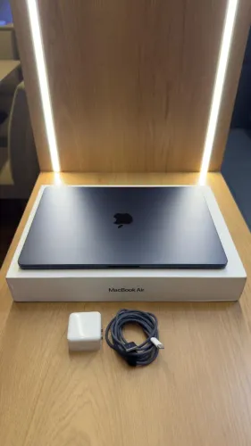 MacBook Air M2 15,3 inch 2023 - 256 GB - Midnight - perfeito estado