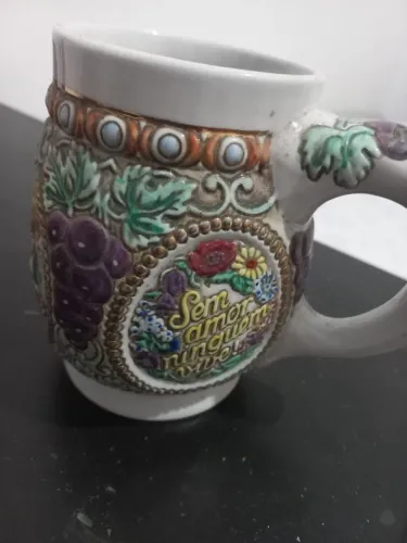 Antiguidade: Caneca de Porcelana Bordada!