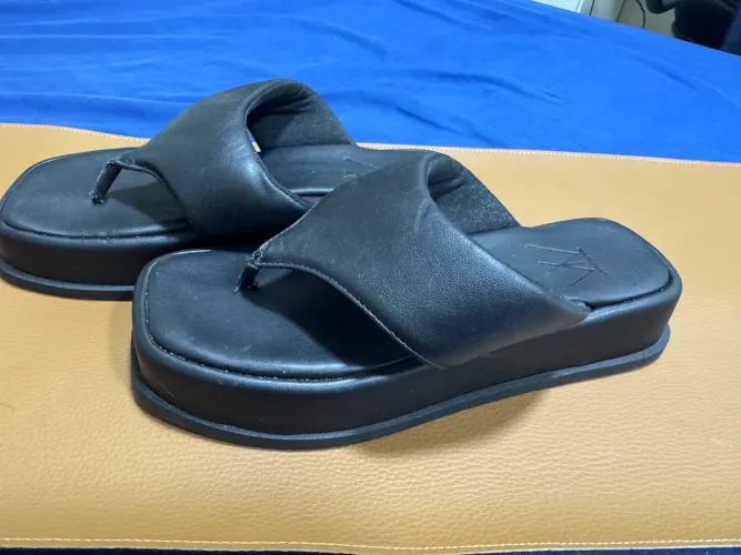 chinelo flatform de dedo