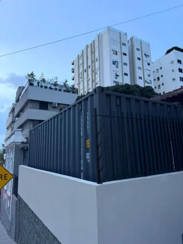 Container 