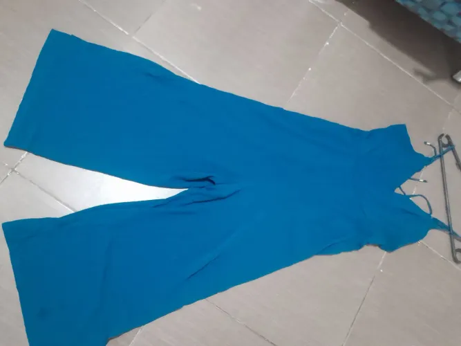 Roupas semi nova