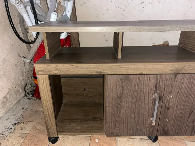 Rack para TV com Rodinhas - Cor Imbuia