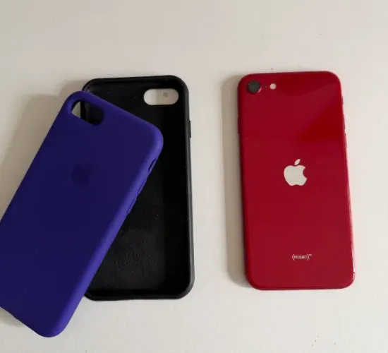 Apple iPhone SE (3a geração - 64 Gb) - Vermelho (Usado)
