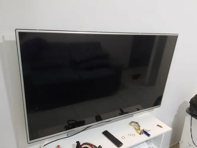 Vende-se TV.