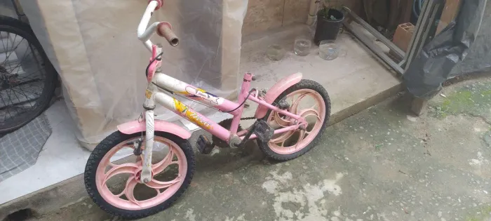 Bicicleta infantil para reforma no estado das fotos 