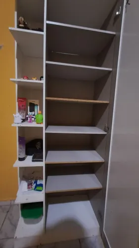 Guarda roupa em ótimo estado. 