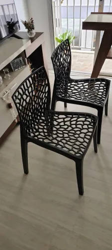 Cadeira plástica moderna