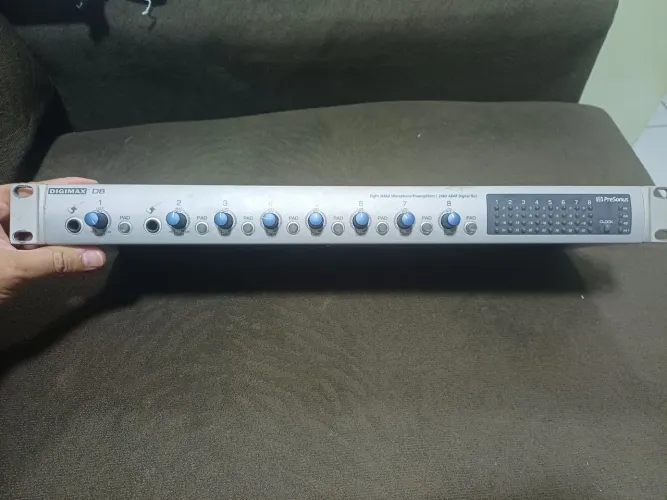 Pré Amplificador DigiMax D8 com 8 Canais de saída ADAT de 48 kHz Presonus