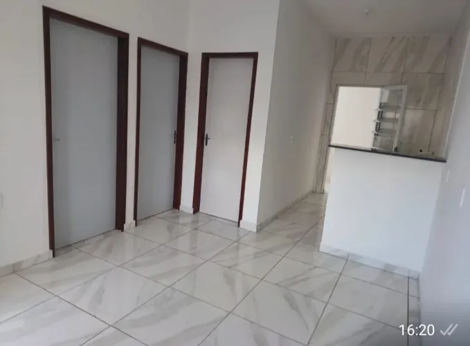 Aluga-se casa na Serraria