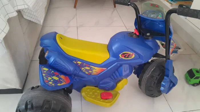 Moto elétrica infantil