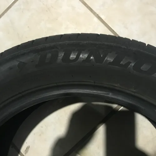 Pneus semi novo 215/55/17 R Dunlop