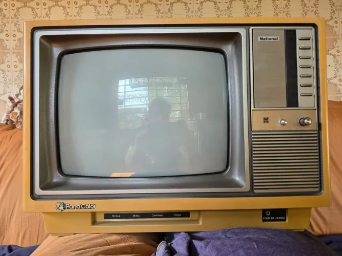 Televisão antiga marca national pana color
