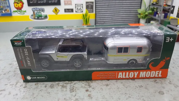 Miniatura 1:64 - Jeep + Trailler