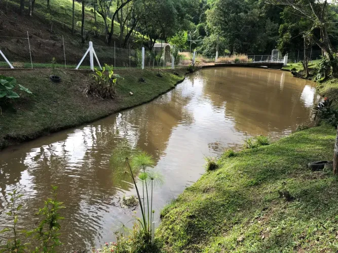Fazendinha em Oliveira /MG 140 km de BH 82 hectares 820 mil metros boa de água
