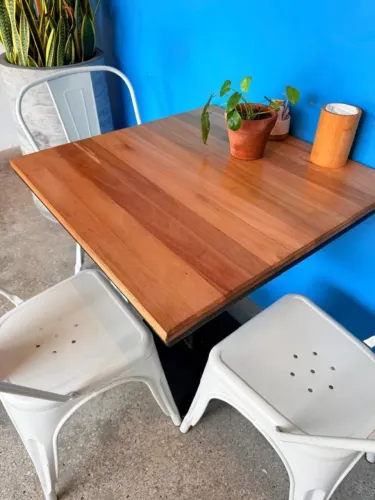 Mesa de Salão 70x70 em Madeira Maciça (Eucalipto) - 10 unidades disponíveis
