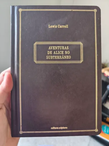 livro aventuras de alice no subterrâneo (lewis carroll) capa dura editora scipione