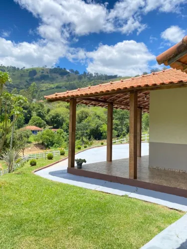 Encantadora Chácara de 1.000m2 mobiliada em Delfim Moreira - MG