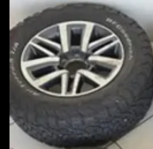 Roda HYLUX E SW4 aro 18 com pneu BF sem uso com nota fiscal 