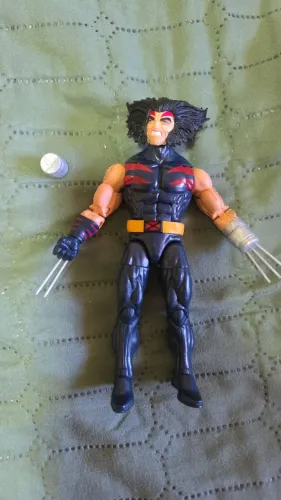 MARVEL LEGENDS WOLVERINE UNIVERSO ALTERNATIVO