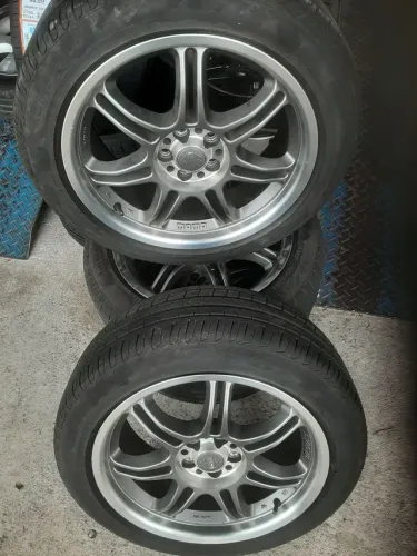 Roda aro 17 Momo Italy gloss com borda com Pneu 215 50 17 Pirelli P7 jogo