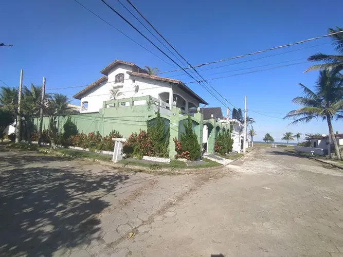 Casa com piscina aquecida, pé na areia, salão de jogos, ar condicionado