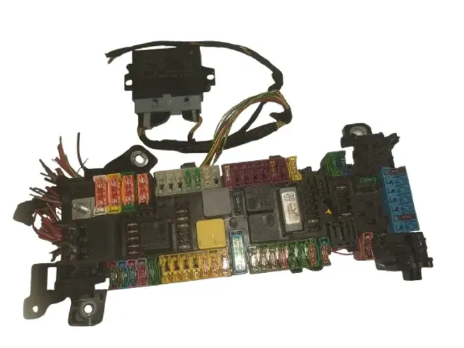 Caixa Fusível Mercedes Cla200/ A200/ B200 14/18 A2465400040