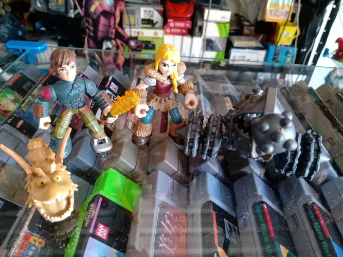 Bonecos de ação da série Dragons - Hiccup, Astrid e o Dragão