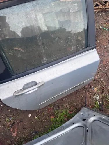 Porta trazeira direito Fiat stilo