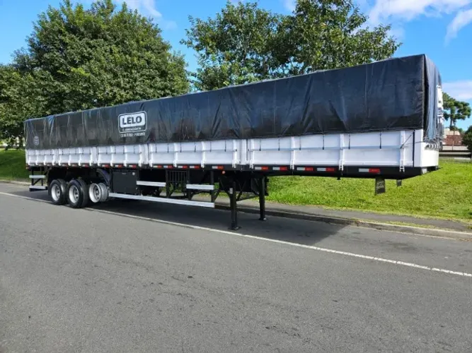 Carreta Graneleira Facchini Ano 2011 13.5 x 1.60 Assoalho de chapa Roda Disco Sem pneus