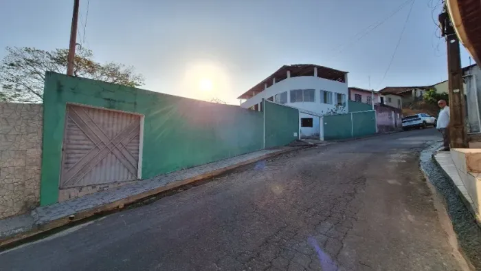 ' Casa com primeiro andar salão de festa e quintal grande em Pilar