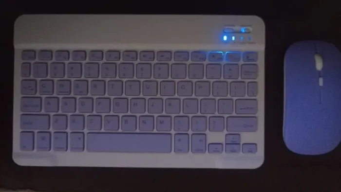 Mini Teclado ultra fino Recarregável e Mouse-Bluetooth-Cor Azul-Layout padrão americano
