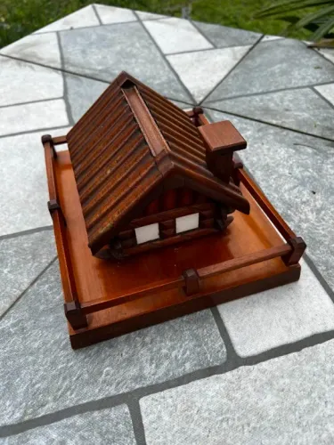 Cabana/Chalé de montanha em madeira - artesanato em marcenaria - antigo e exclusivo