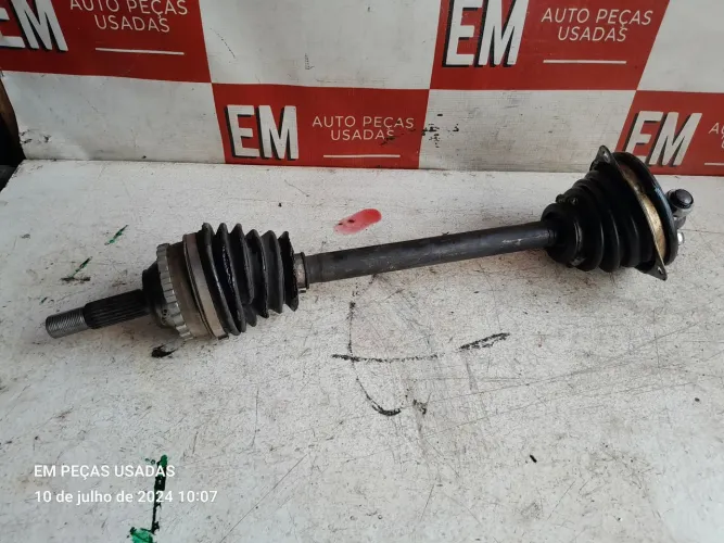 Semi eixo esquerdo Renault Clio 1.6 8v 2000