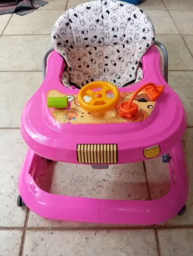 Vende se andador feminino usado poucas vezes excelente estado 