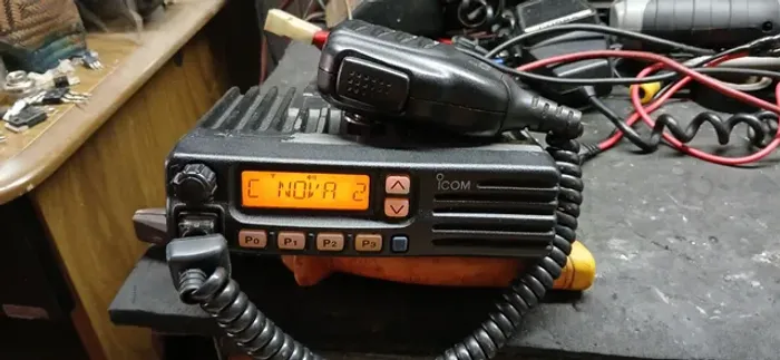 Radio icon icf121 vhf