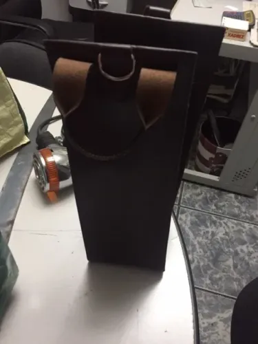porta garrafa estojo em courino marrom uma garrafa