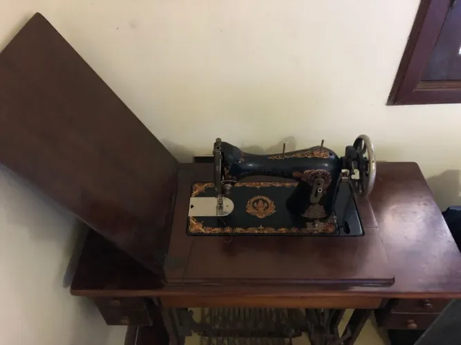 Máquina de Costura Antiga 