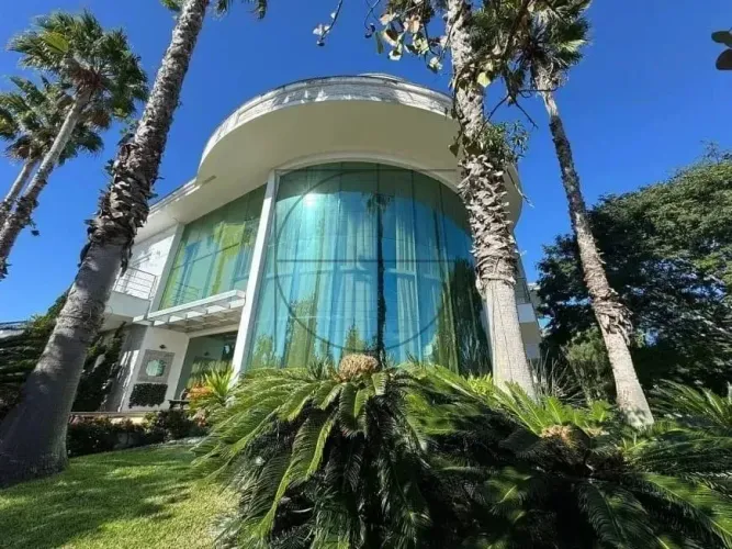 Casa com 5 quartos e 3 suítes e 5 banheiros