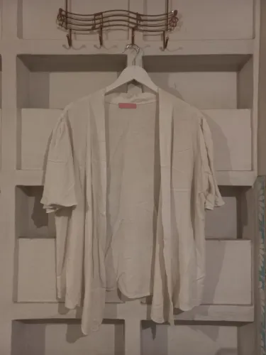 Kimono branco leve e elegante