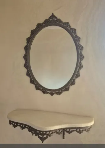 Conjunto de bronze Espelho Oval e Prateleira Antigos