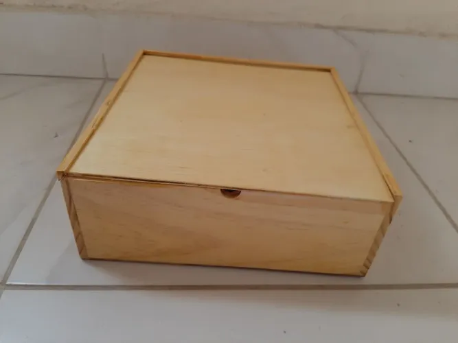 Caixa de madeira decorativa