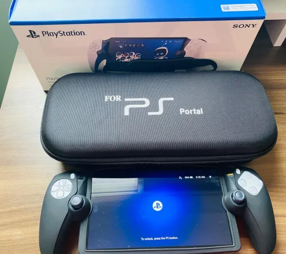 PlayStation Portal semi-novo + case e película, impecável!