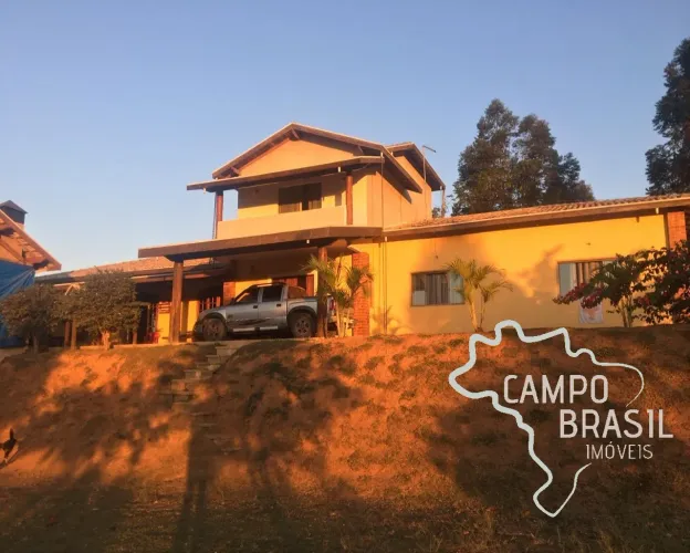 Ótima chácara formada, a 5 minutos da cidade! Muita segurança!